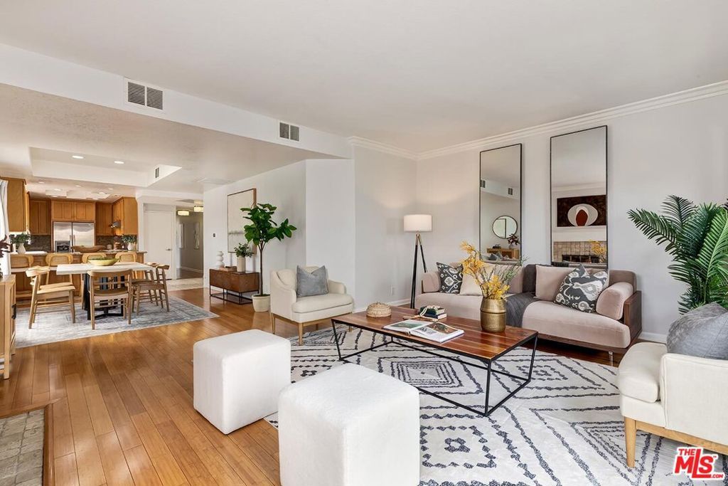 Photo of 11827 Goshen Avenue #201, Los Angeles, CA 90049 (MLS # 25600051)