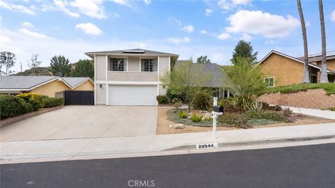 Photo of 20944 Canterwood DR, Saugus, CA 91350 (MLS # SR26102321)