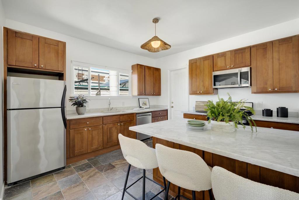 2727 Jackson 4
