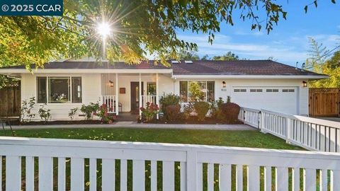 Photo of 1533 Camino Verde, Walnut Creek, CA 94597 (MLS # 41115993) Photo of 1533 Camino Verde, Walnut Creek, CA 94597 (MLS # 41115993)