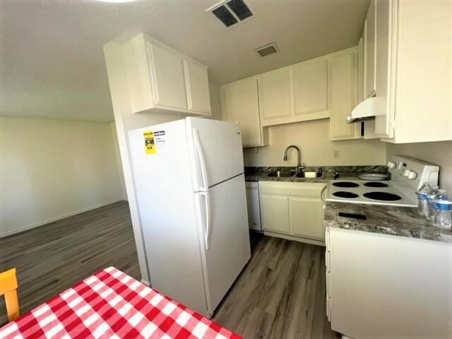 This tidy 2 bedroom - 1 bath condo is country club living at it's finest. 27 holes of golf, clubhouse, pool and restaurants in Indian Palms Country Club. Reserved parking close to the unit. Patio, close to security gate entrance. The kitchen will be updated with new stainless appliances and it has new carpet in the bedrooms. This beautiful condo is centrally located, offering easy access to the extremely popular Festivals, such as Coachella, Stagecoach, and the Indian Wells Tennis Garden, home to the BNP Paribas Open. You will not be disappointed when you see this amazing property! Welcome home!