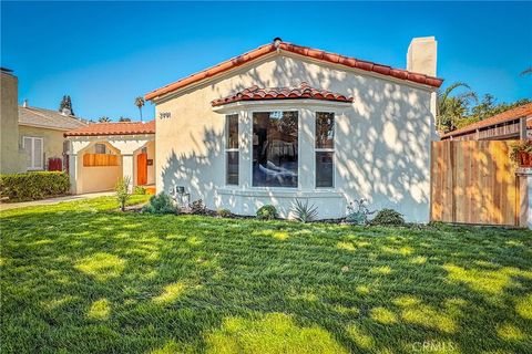 Photo of 3991 Hubert, Los Angeles, CA 90008 (MLS # DW25262680)