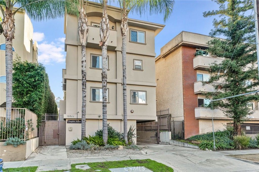 Photo of 10866 Bluffside #5, Studio City, CA 91604 (MLS # BB25263955)