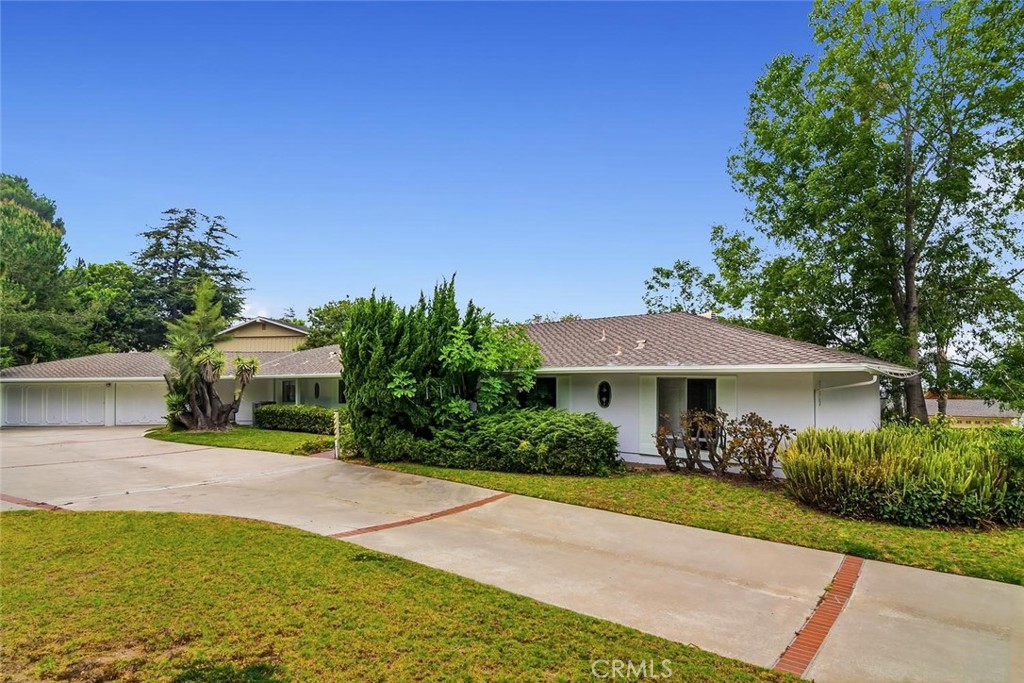 975 Valley Vista Drive