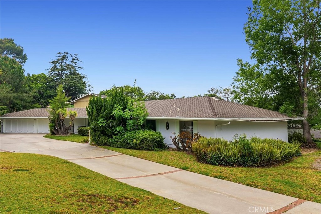 975 Valley Vista Drive