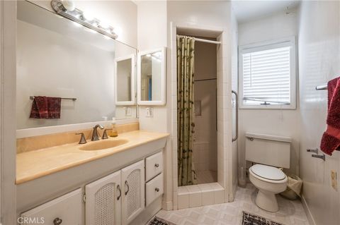 Tiny photo for 304 Avenue E, Redondo Beach, CA 90277 (MLS # SB25198821)