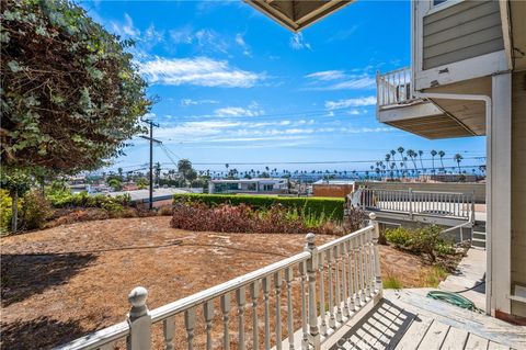 Tiny photo for 304 Avenue E, Redondo Beach, CA 90277 (MLS # SB25198821)