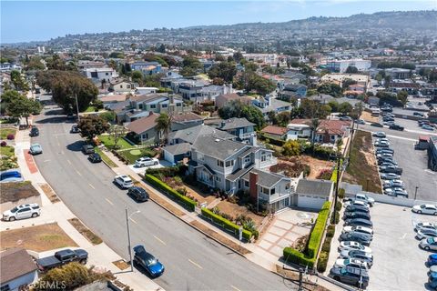 Tiny photo for 304 Avenue E, Redondo Beach, CA 90277 (MLS # SB25198821)