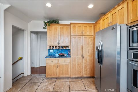 Tiny photo for 304 Avenue E, Redondo Beach, CA 90277 (MLS # SB25198821)