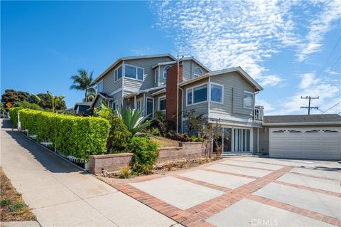 Tiny photo for 304 Avenue E, Redondo Beach, CA 90277 (MLS # SB25198821)