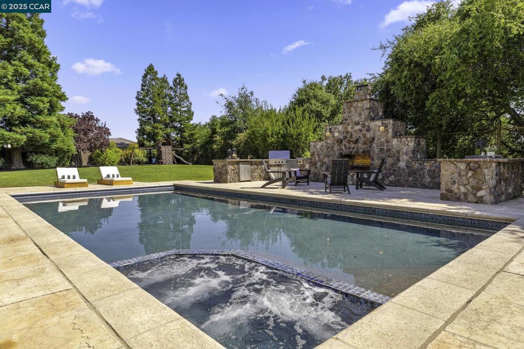 NORTHRIDGE ESTS - Residential