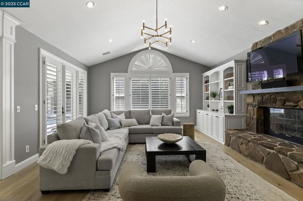 NORTHRIDGE ESTS - Residential