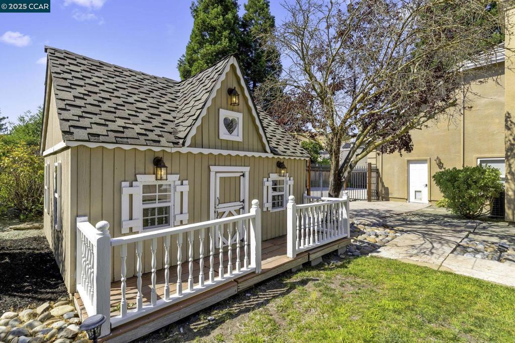 NORTHRIDGE ESTS - Residential