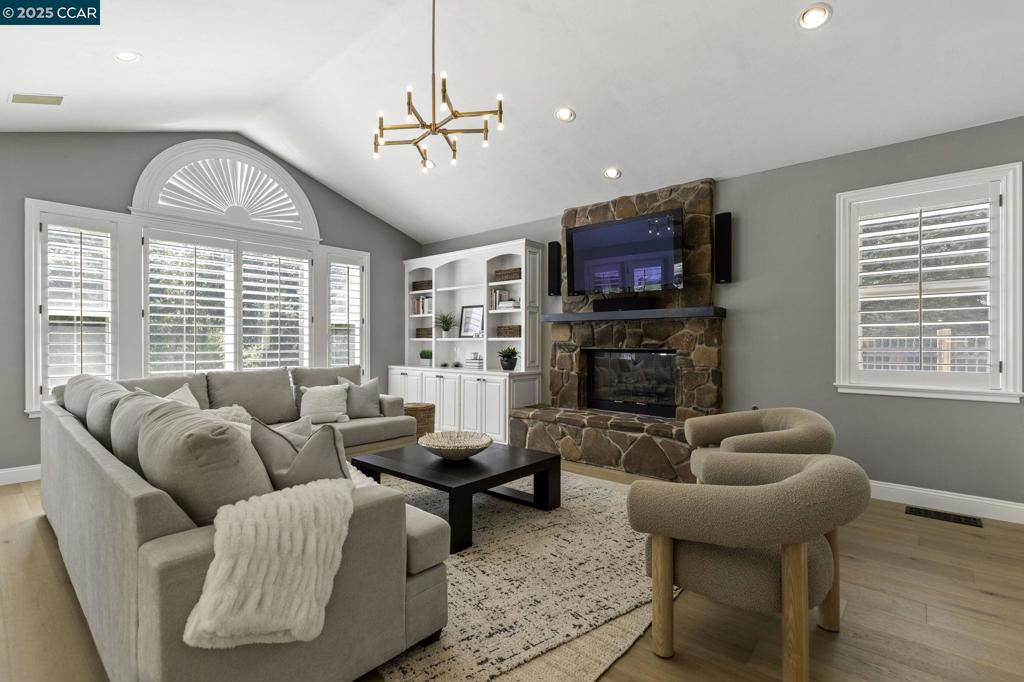 NORTHRIDGE ESTS - Residential