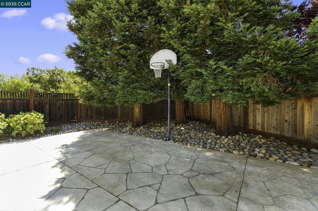 NORTHRIDGE ESTS - Residential