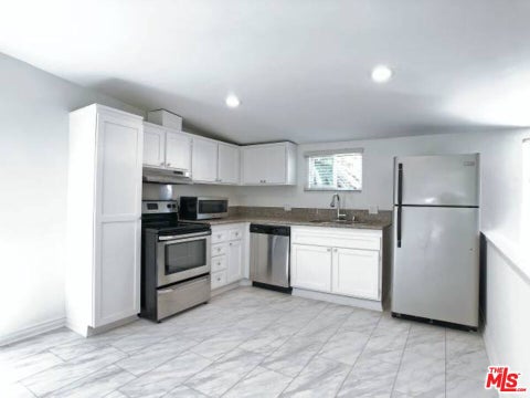Photo of 2211 GRIFFITH PARK #22, Los Angeles, CA 90039 (MLS # 26103101)
