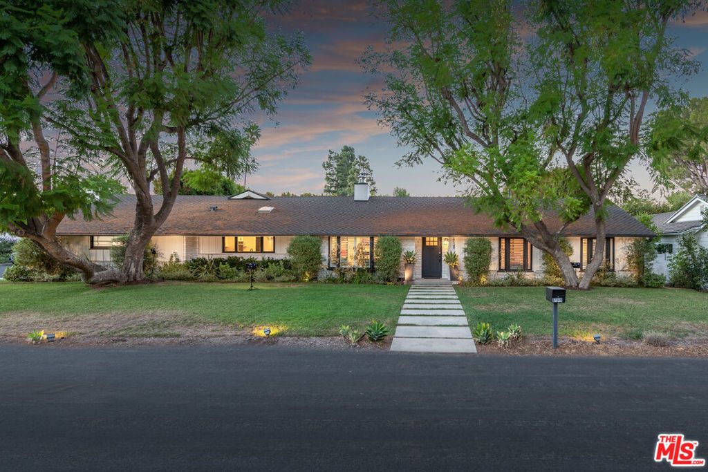 Photo of 17149 Mccormick Street, Encino, CA 91316 (MLS # 26649177)