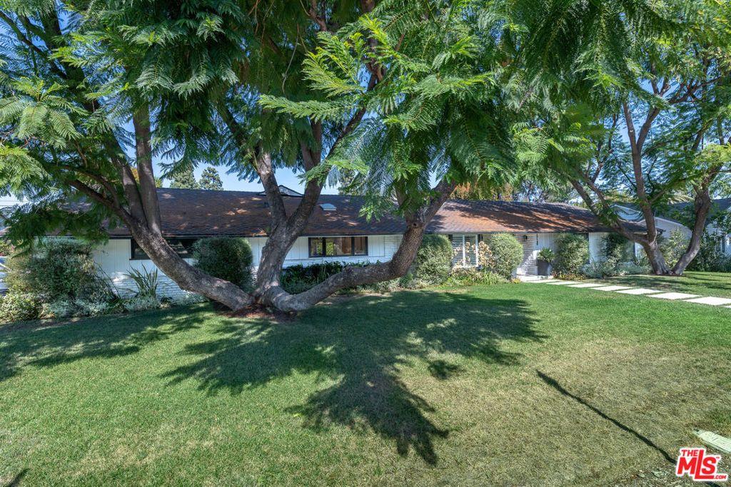 Photo of 17149 Mccormick Street, Encino, CA 91316 (MLS # 26649177)