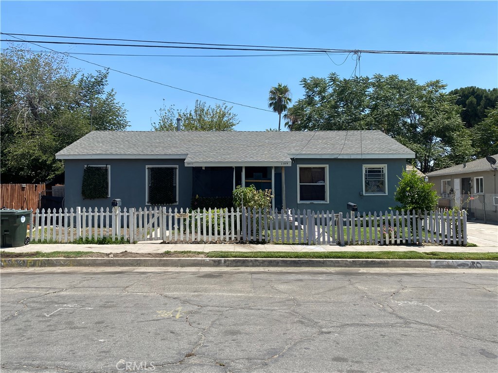 Don’t miss this amazing investment opportunity! This side by side duplex offers two charming 1 bed, 1 bath units, each featuring a comfortable living room with functional kitchen. Each unit has its own fenced front yard and a private backyard, perfect for outdoor enjoyment. A detached garage and long driveway provide ample parking and storage space. Plus, on-site laundry hookups add extra convenience for residents. With strong rental potential and located in a central San Bernardino neighborhood, this is an unbeatable value in today's market. Whether you're looking to live in one and rent the other, or add a solid asset to your portfolio, this duplex checks all the boxes!