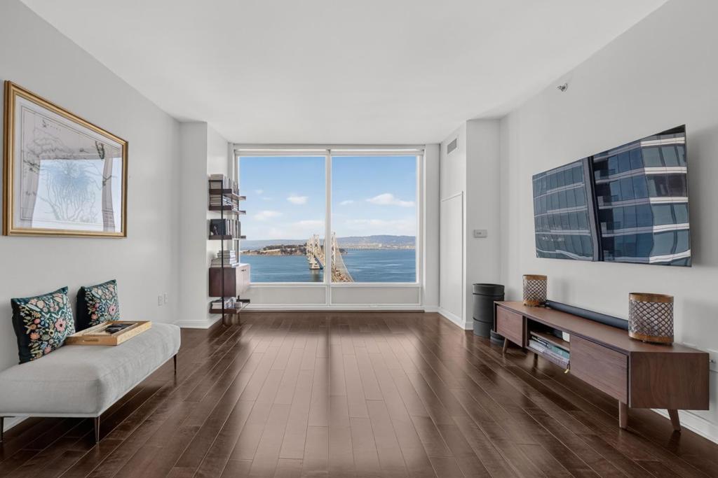 425 1st Street 3201