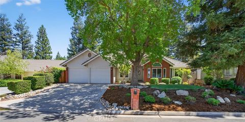 Photo of 10130 N Heather Drive, Fresno, CA 93720 (MLS # SR26056117)