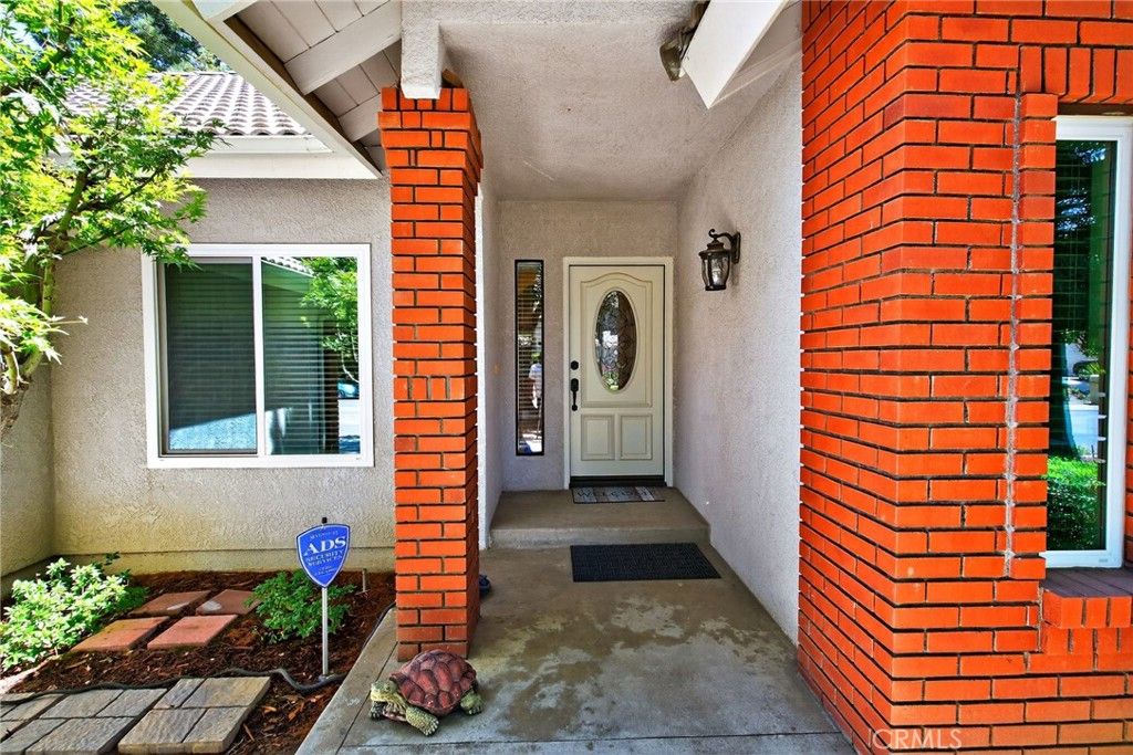 Photo of 10130 N Heather Drive, Fresno, CA 93720 (MLS # SR26056117)