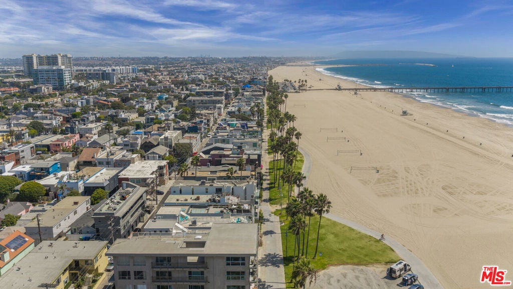 2311 Ocean Front Walk