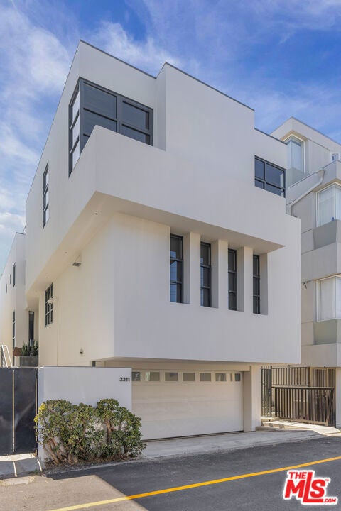 2311 Ocean Front Walk