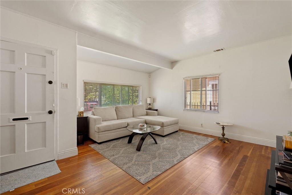 934 E Arlington