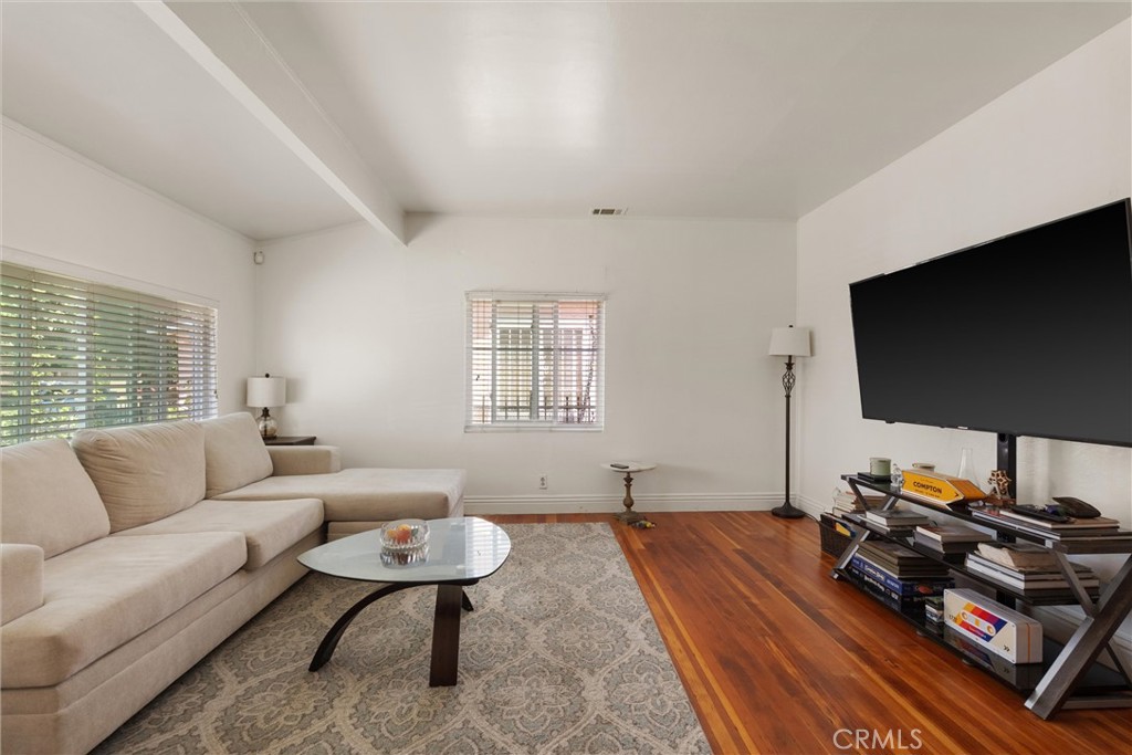 934 E Arlington