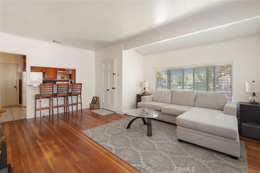 934 E Arlington