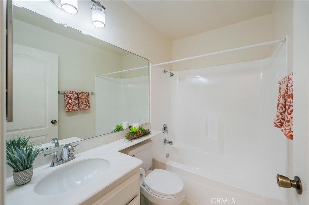 Mesa Bluffs (MBLF) - Residential Lease