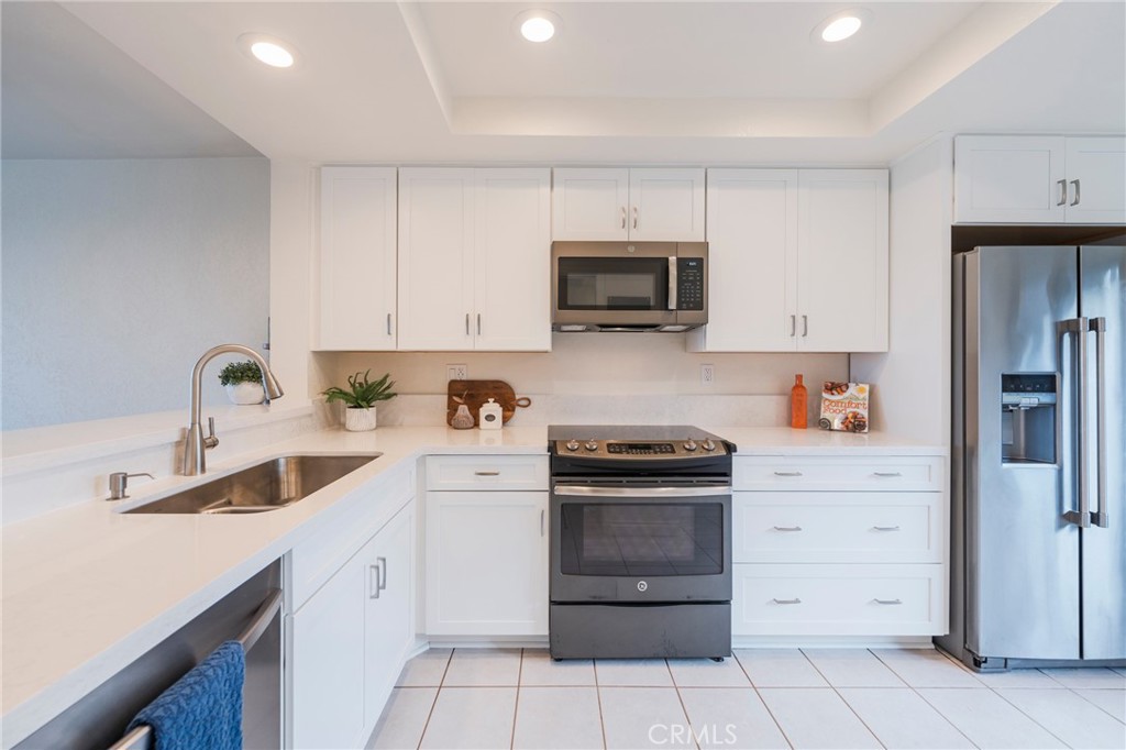 Mesa Bluffs (MBLF) - Residential Lease