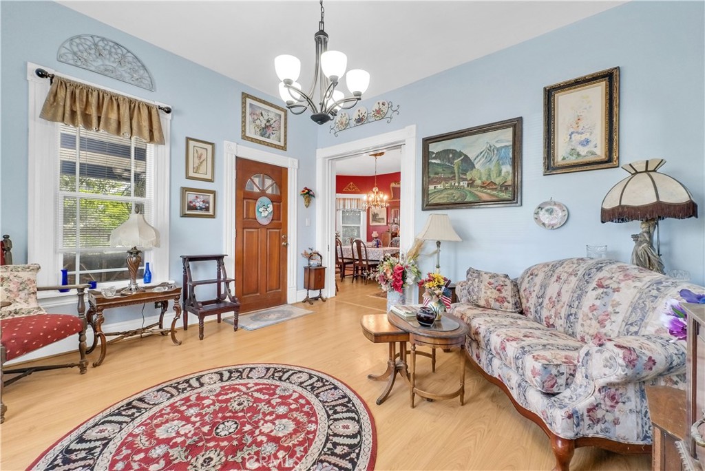 239 W 7th Street
