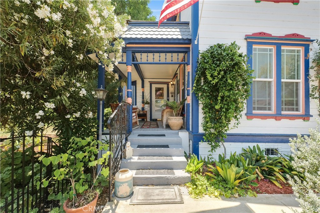 239 W 7th Street