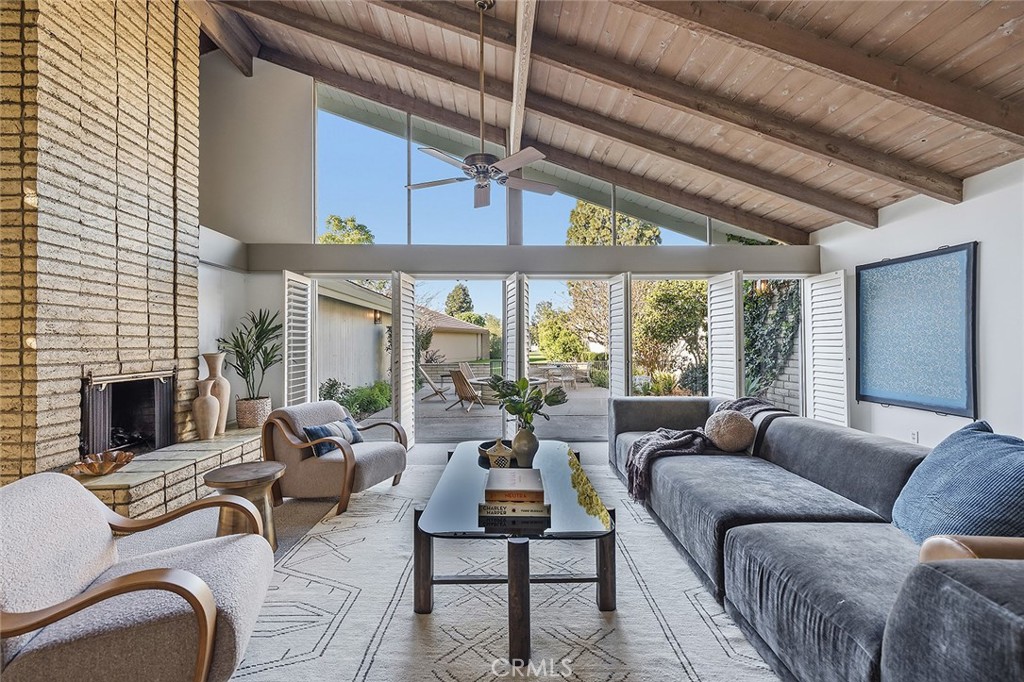 4200 N Virginia Vista