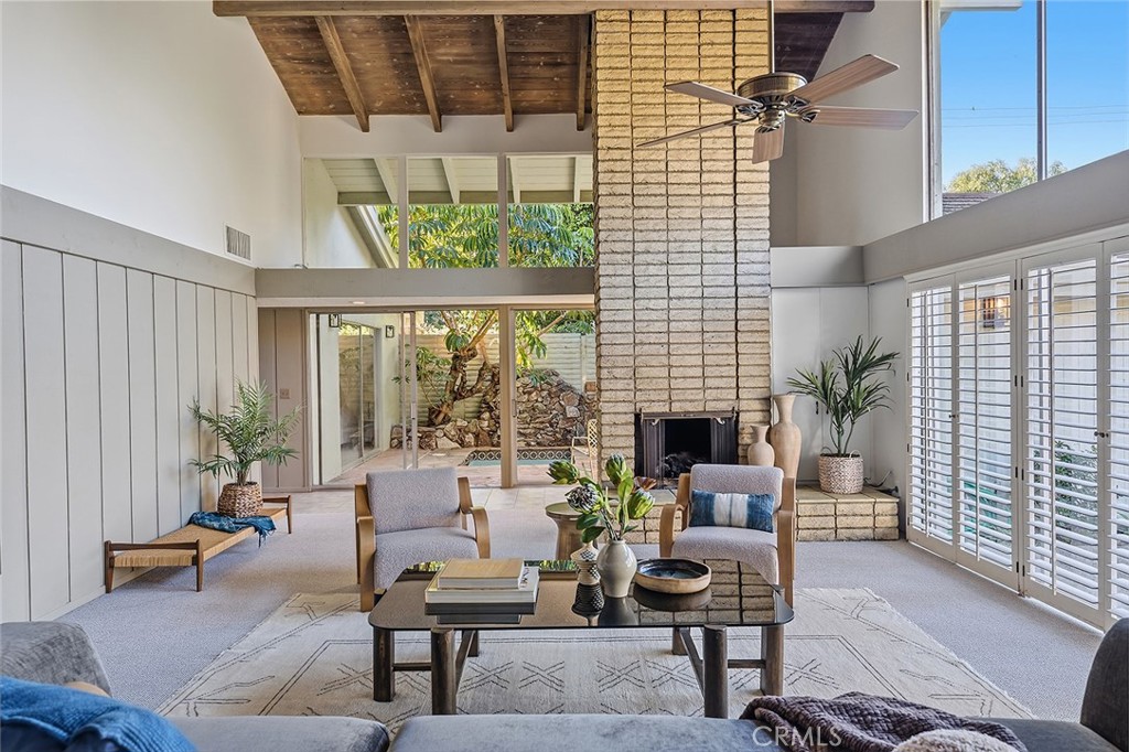 4200 N Virginia Vista