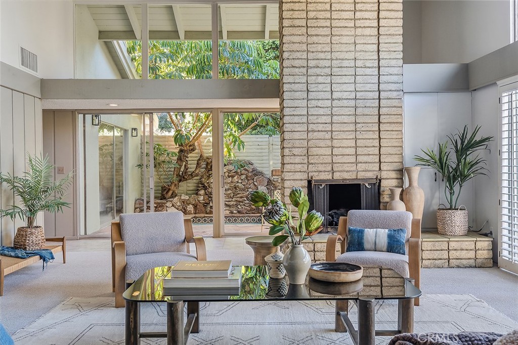 4200 N Virginia Vista