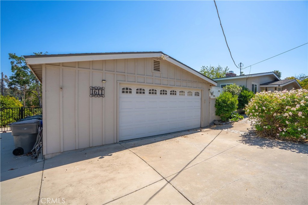 1611 Hillcrest