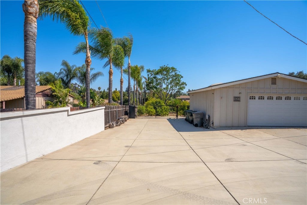 1611 Hillcrest