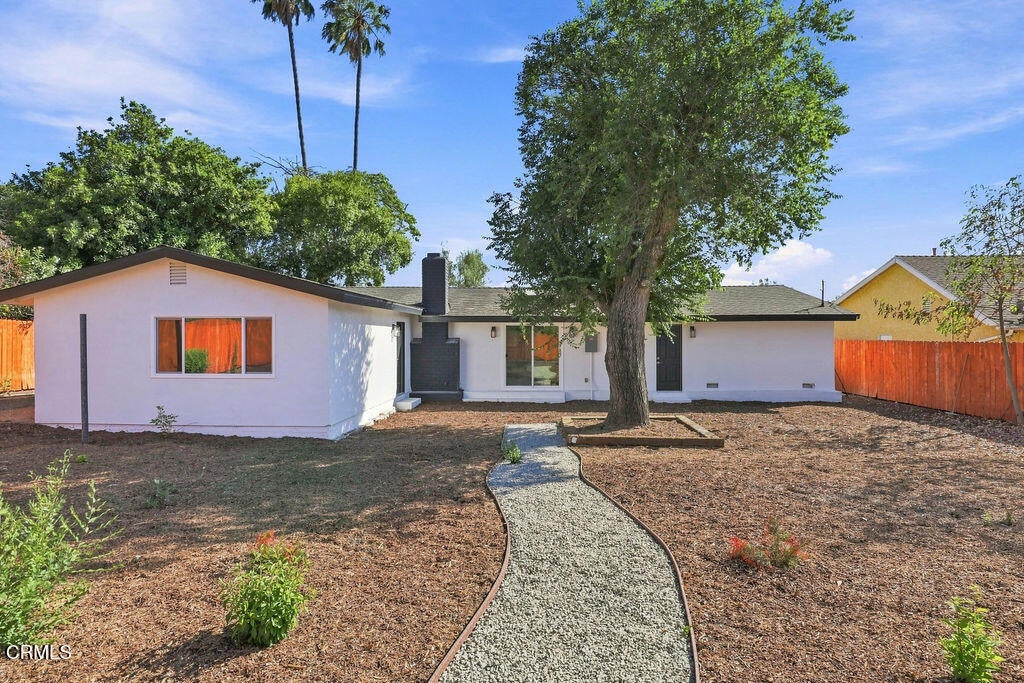 975 E Avenida De Los Arboles