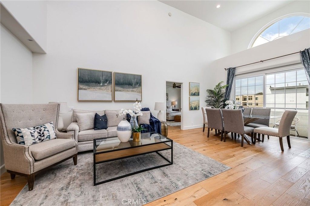 listing image 130720559353984772033