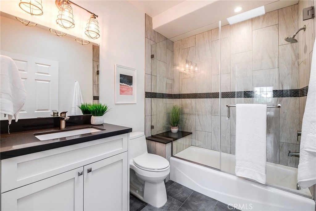 listing image 130720397672885593533
