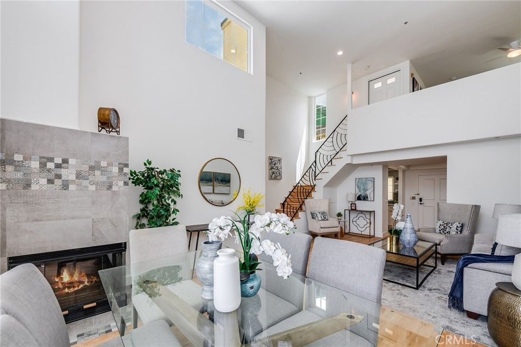 listing image 130721739625375559194