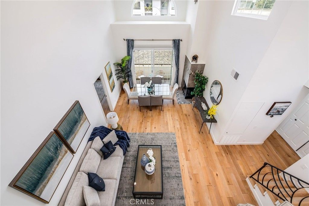 listing image 130722775491459188702