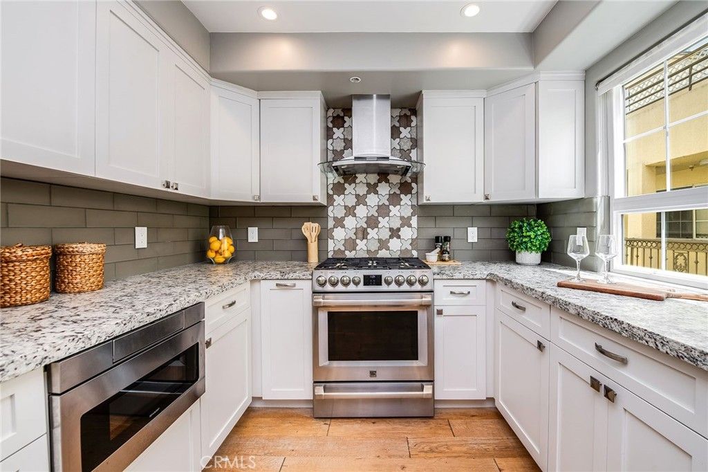 listing image 130726675505357346218