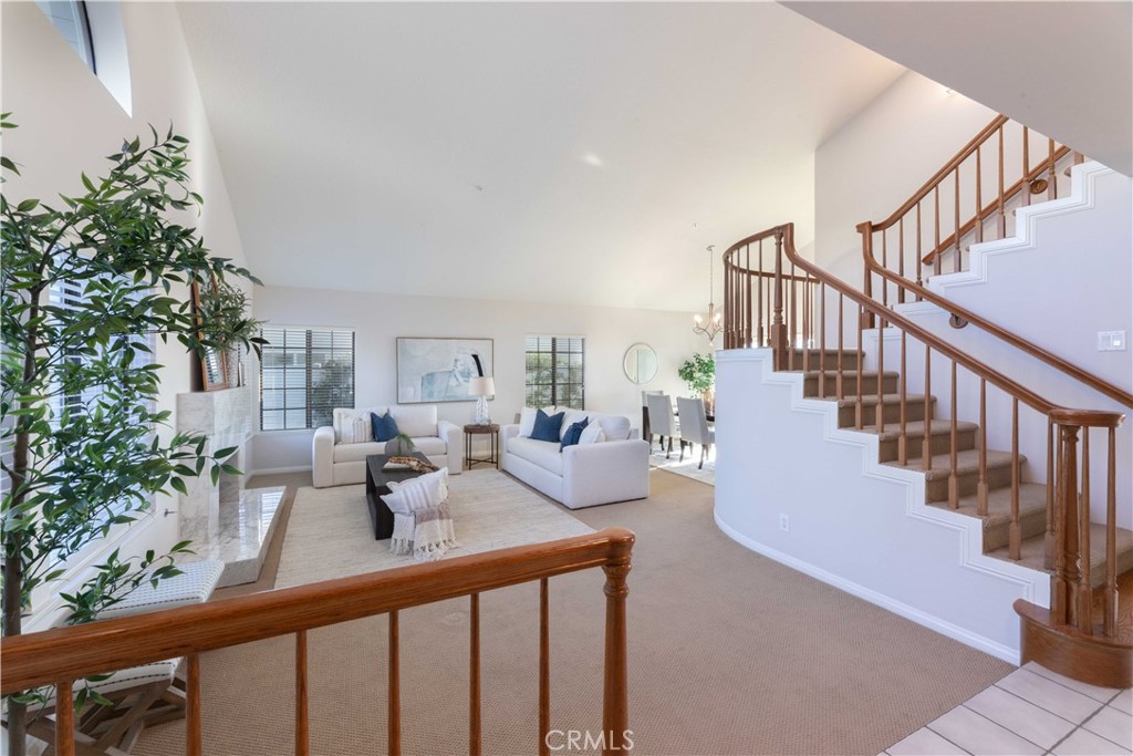 2245 Avenida Oliva