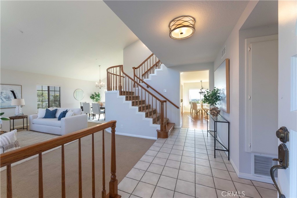 2245 Avenida Oliva