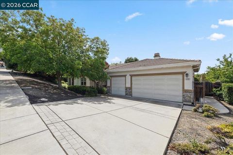 Photo of 5204 Skyler Ct, Concord, CA 94521 (MLS # 41131761)