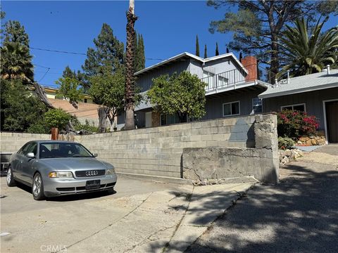Tiny photo for 4922 Lowell Avenue, Glendale, CA 91214 (MLS # PV25098619)